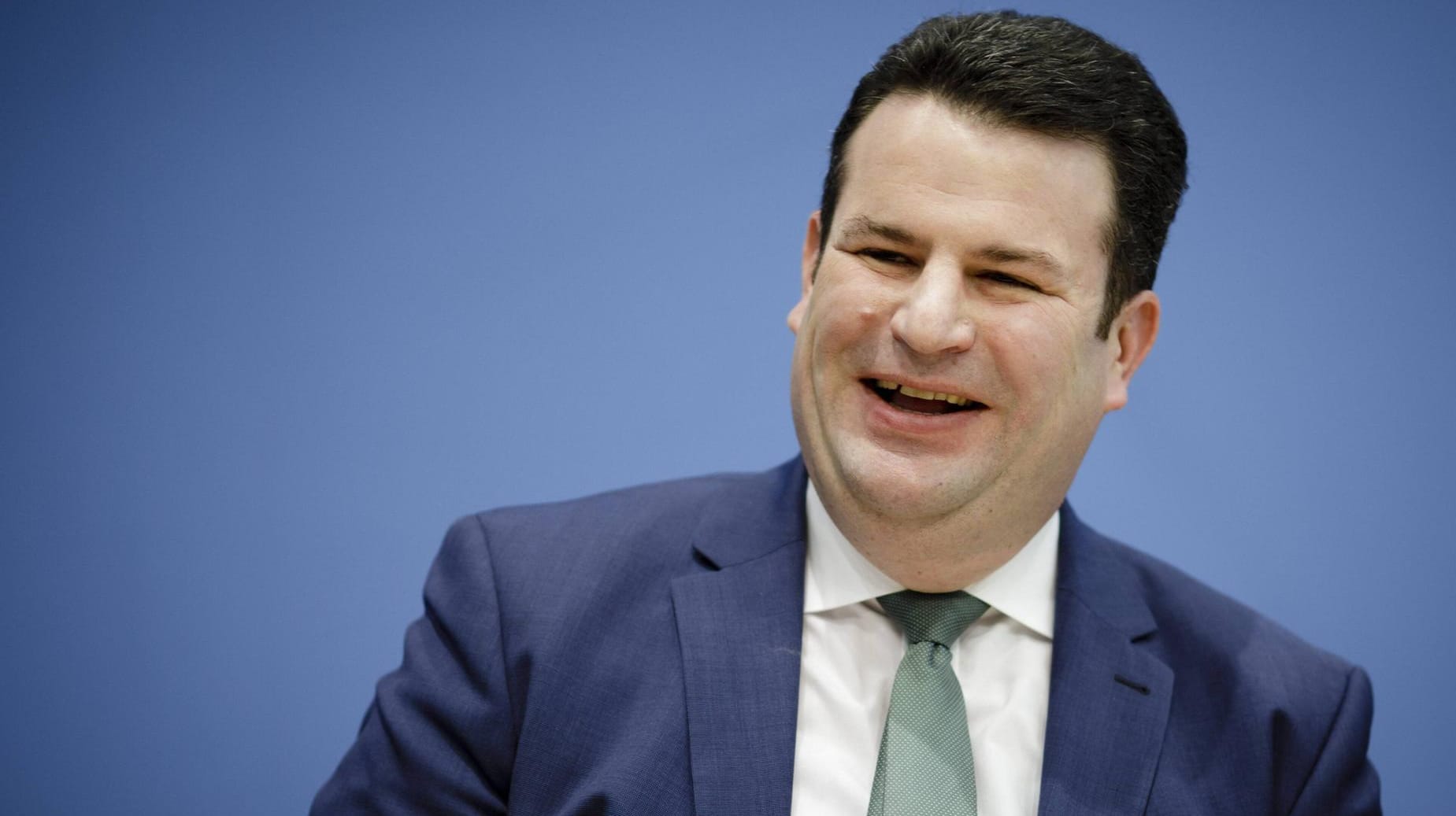 Hat Grund zum Lachen: Arbeitsminister Hubertus Heil. Schließlich hatte er gute Nachrichten für Deutschlands Rentner im Gepäck. (Archivbild)