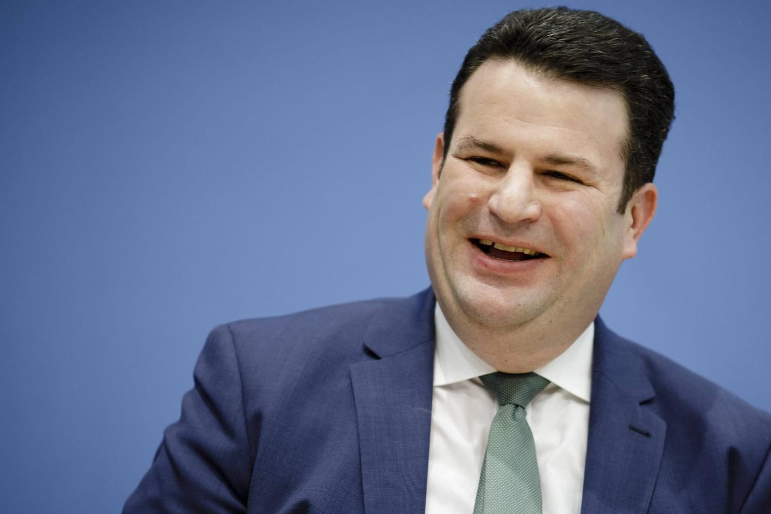 Hat Grund zum Lachen: Arbeitsminister Hubertus Heil. Schließlich hatte er gute Nachrichten für Deutschlands Rentner im Gepäck. (Archivbild)