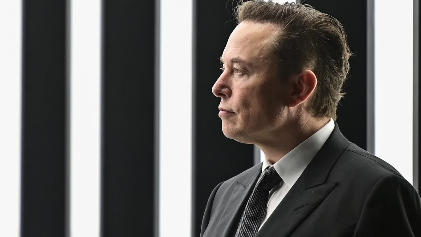Elon Musk bei der Eröffnung der Tesla-Fabrik in Grünheide: Die erste europäische Fabrik ist eine wichtige Säule der Zukunftsstrategie von Tesla.