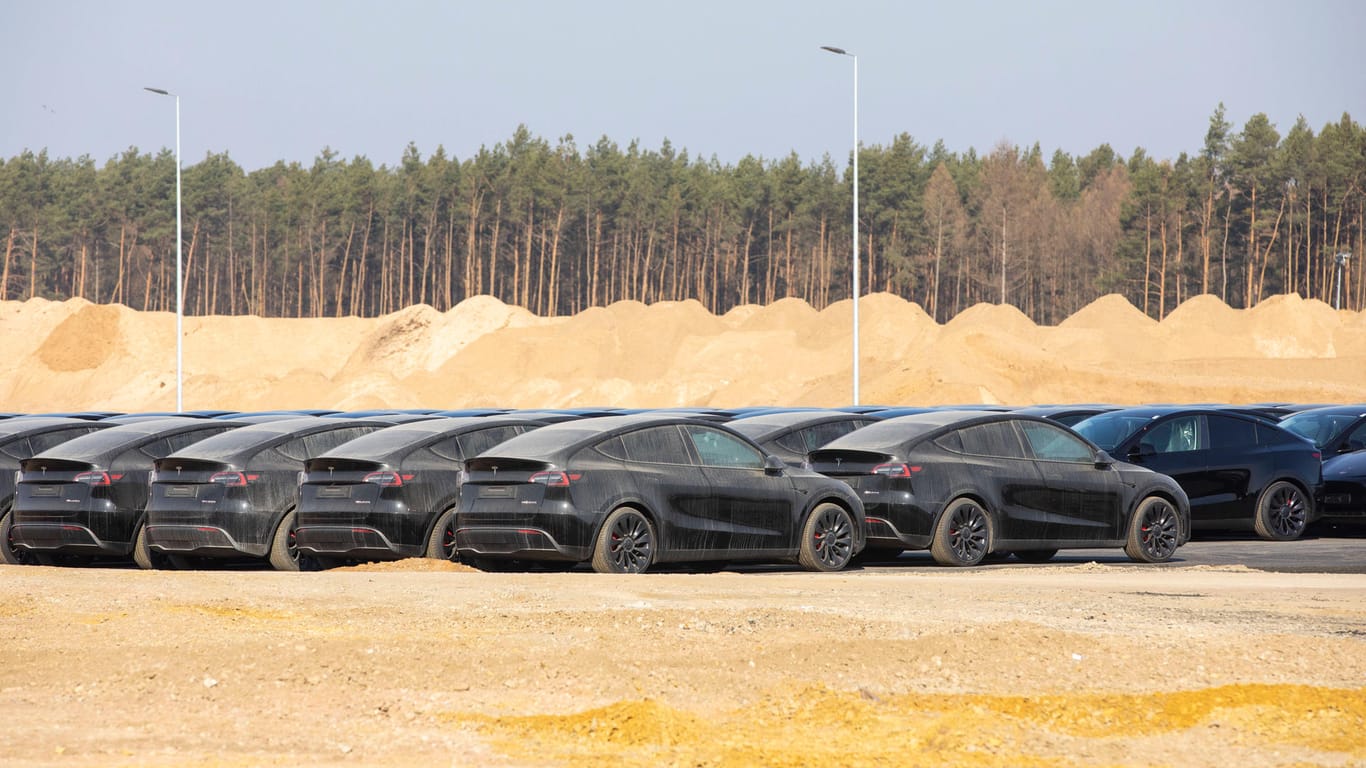 Teslas in Grünheide: In der Gigafactory sollen künftig 500.000 Autos pro Jahr entstehen.