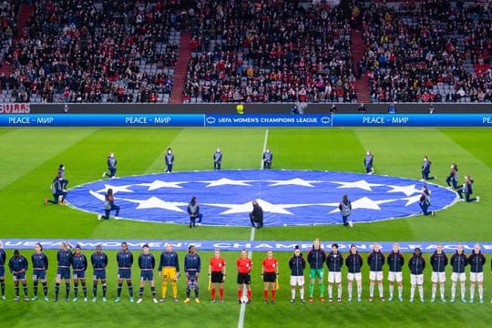 Die Frauen des FC Bayern München unterlagen in der Champions League Paris Saint-Germain mit 1:2.