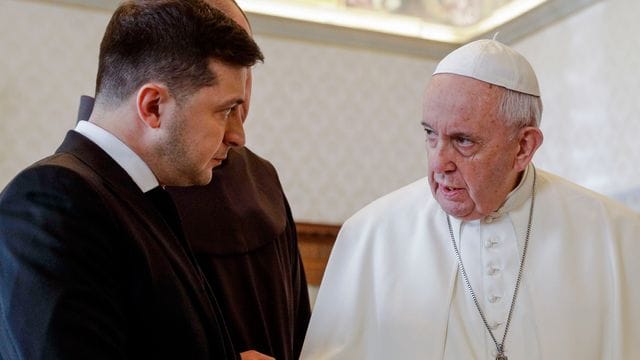 Wolodymyr Selenskyj hat mit Papst Franziskus telefoniert.