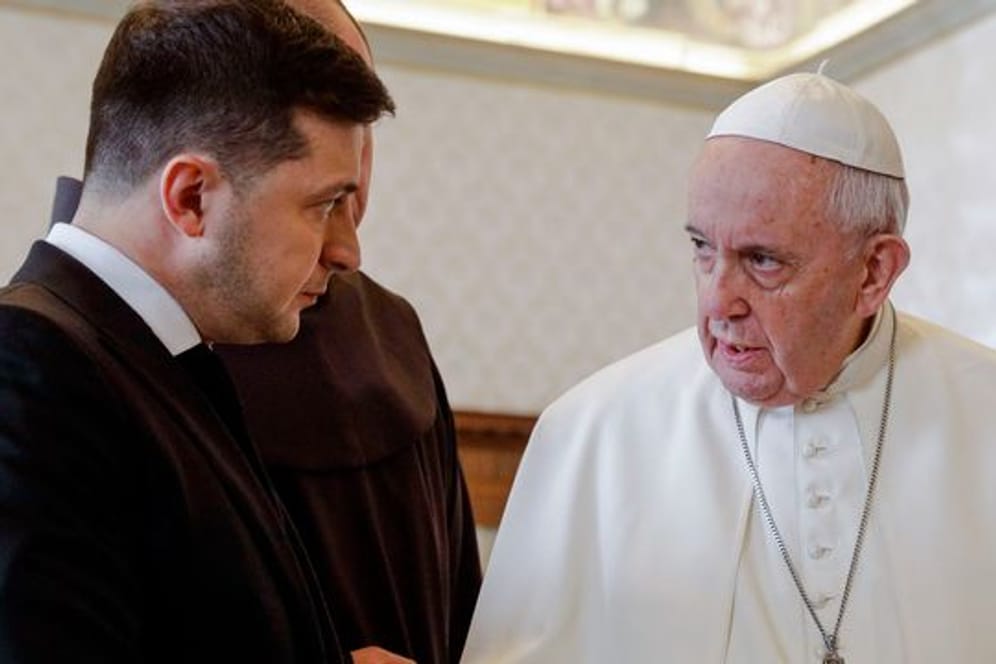 Wolodymyr Selenskyj hat mit Papst Franziskus telefoniert.