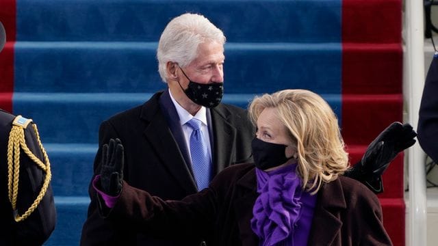 Positiver Corona-Test und Symptome einer milden Erkältung: Hillary Clinton (hier mit Ehemann Bill im Januar 2021). Positiver Corona-Test und Symptome einer milden Erkältung: Hillary Clinton (hier mit Ehemann Bill im Januar 2021).
