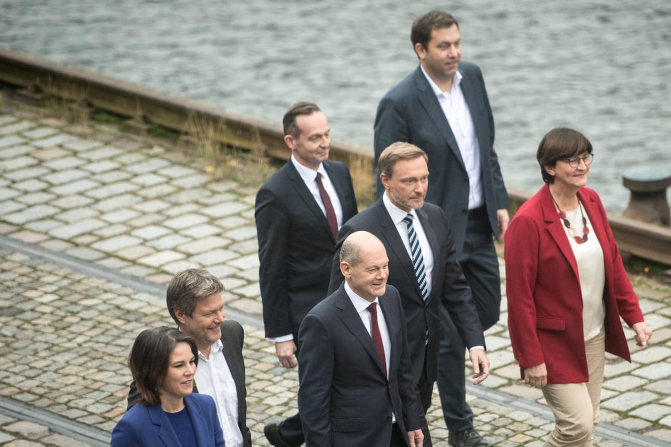 Die Spitzen der Ampel-Koalition: Ringen um eine Einigung bei den Entlastungen für Verbraucher. Die Spitzen der Ampel-Koalition: Ringen um eine Einigung bei den Entlastungen für Verbraucher.