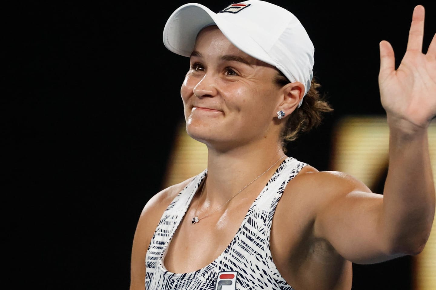 Ashleigh Barty winkt zum Publikum (Archivbild): Die 25-jährige Tennisspielerin beendet ihre Karriere.