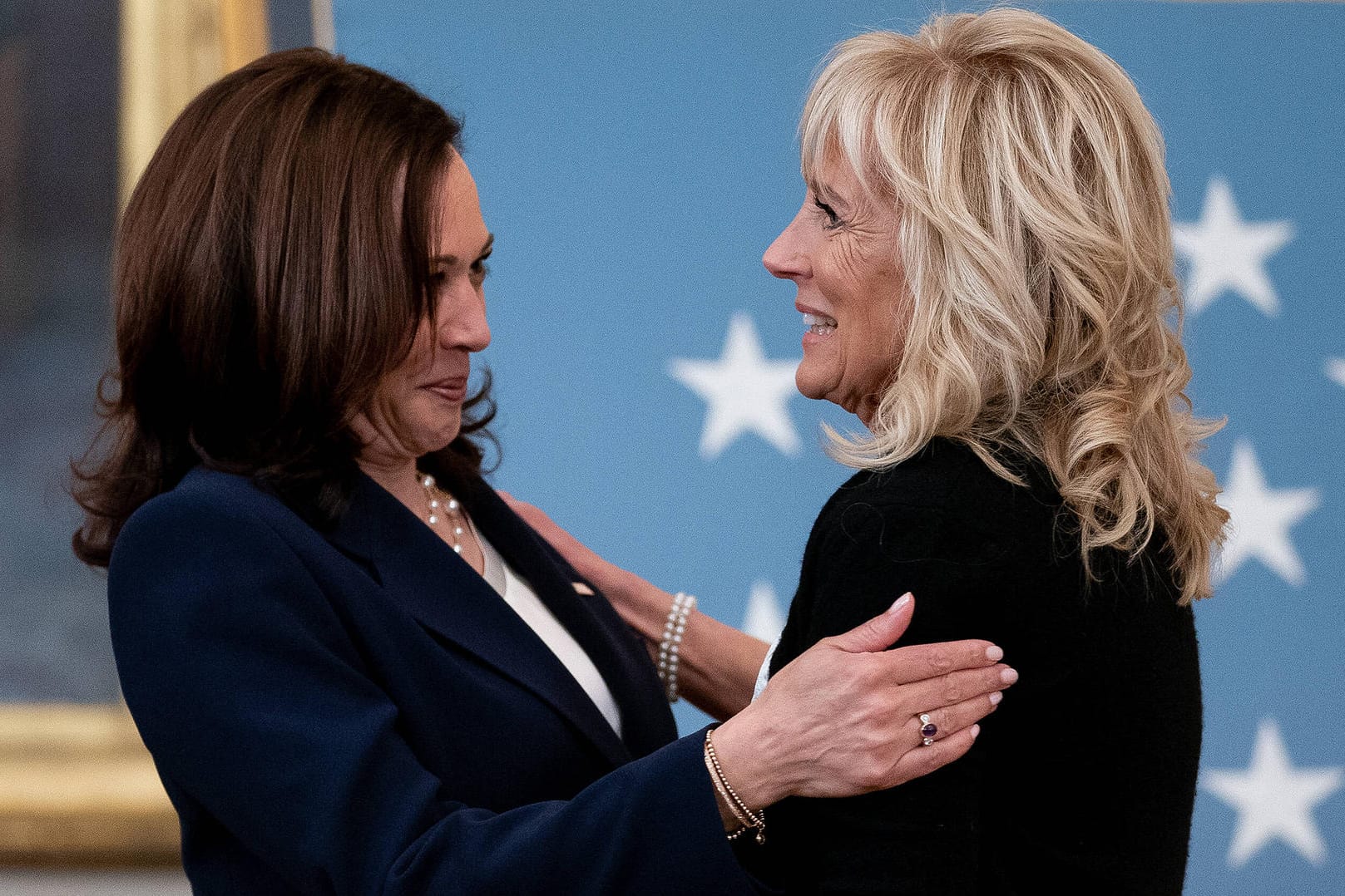 Kamala Harris und Jill Biden: Ganz zufrieden war die First Lady offenbar nicht mit der Wahl der Vizepräsidentin.