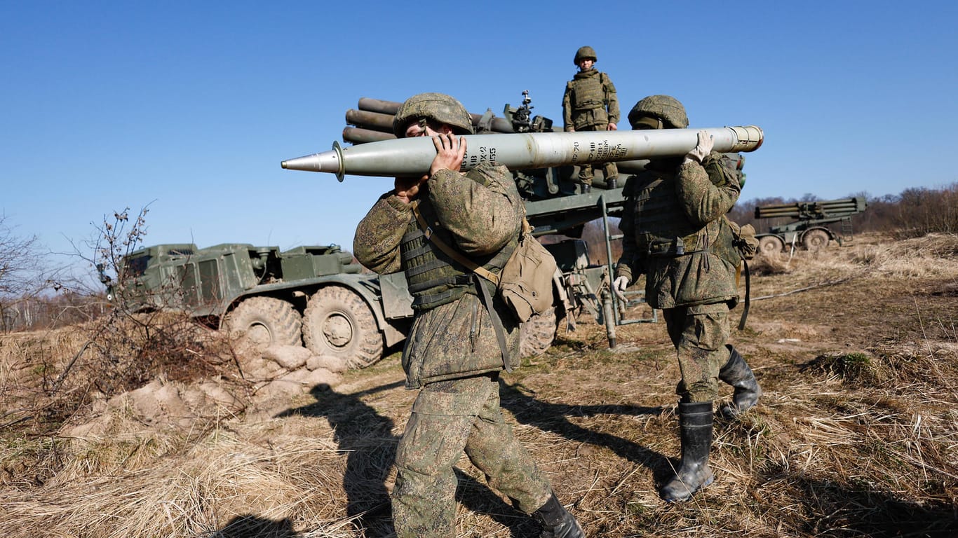 Russische Armee: Für die Soldaten wird die Lage an der Front offenbar kritisch.