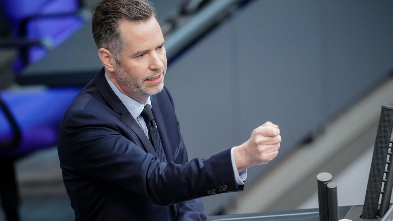 Christian Dürr: Der FDP-Fraktionschef hat die geplanten Milliarden-Investitionen in die Ausstattung der Bundeswehr gerechtfertigt.
