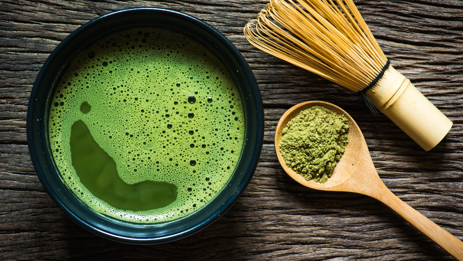 Matcha: Die Stiftung Warentest hat auch drei Matcha Tees auf Schadstoffe überprüft. Matcha besteht aus gemahlenem Grüntee.