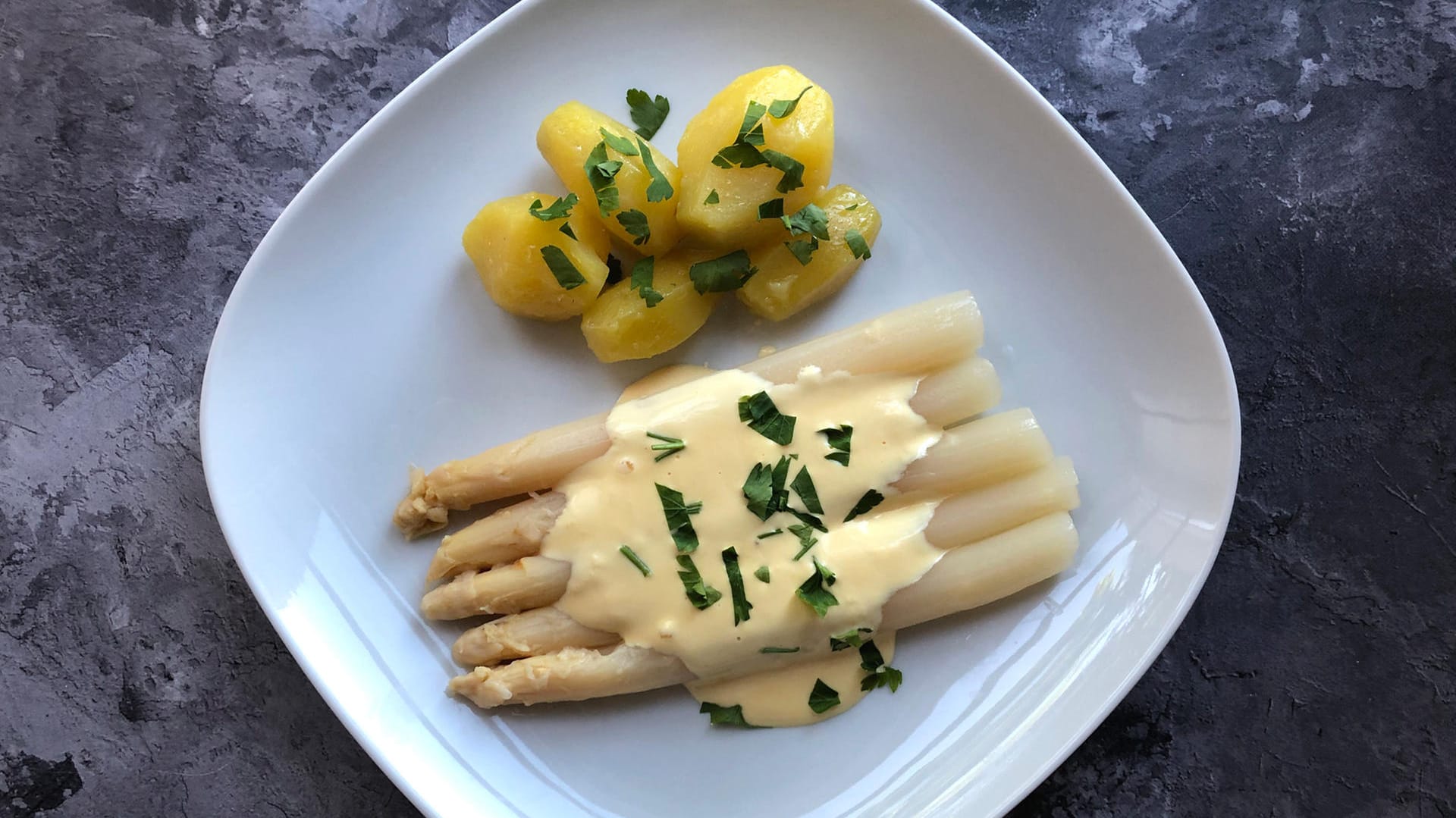 Spargel: Dazu schmeckt eine selbst gemachte Sauce Hollandaise.