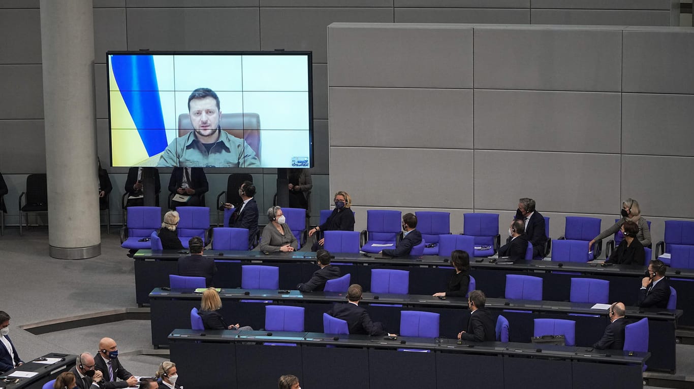 Der ukrainische Präsident Wolodymyr Selenskyj vergangene Woche im Bundestag: Jetzt hat ihm auch der Bundeskanzler geantwortet.