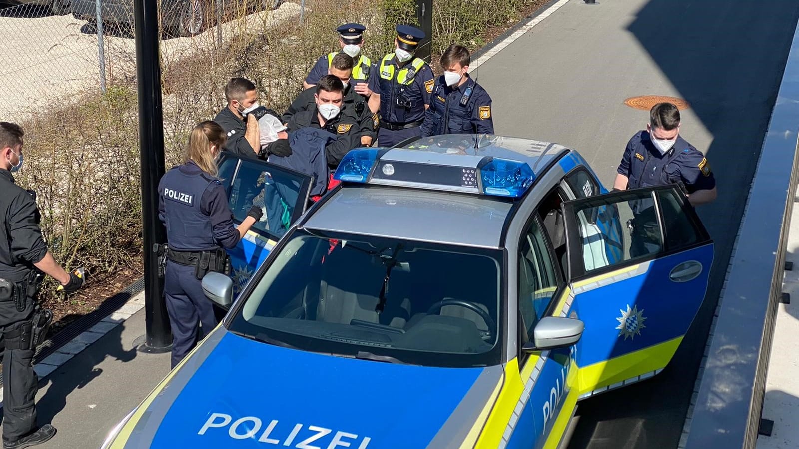 Festnahme vor dem Gericht in Nürnberg: Am Rande des Prozesses gegen den "Drachenlord" kommt es zur Festnahme eines Zeugen.