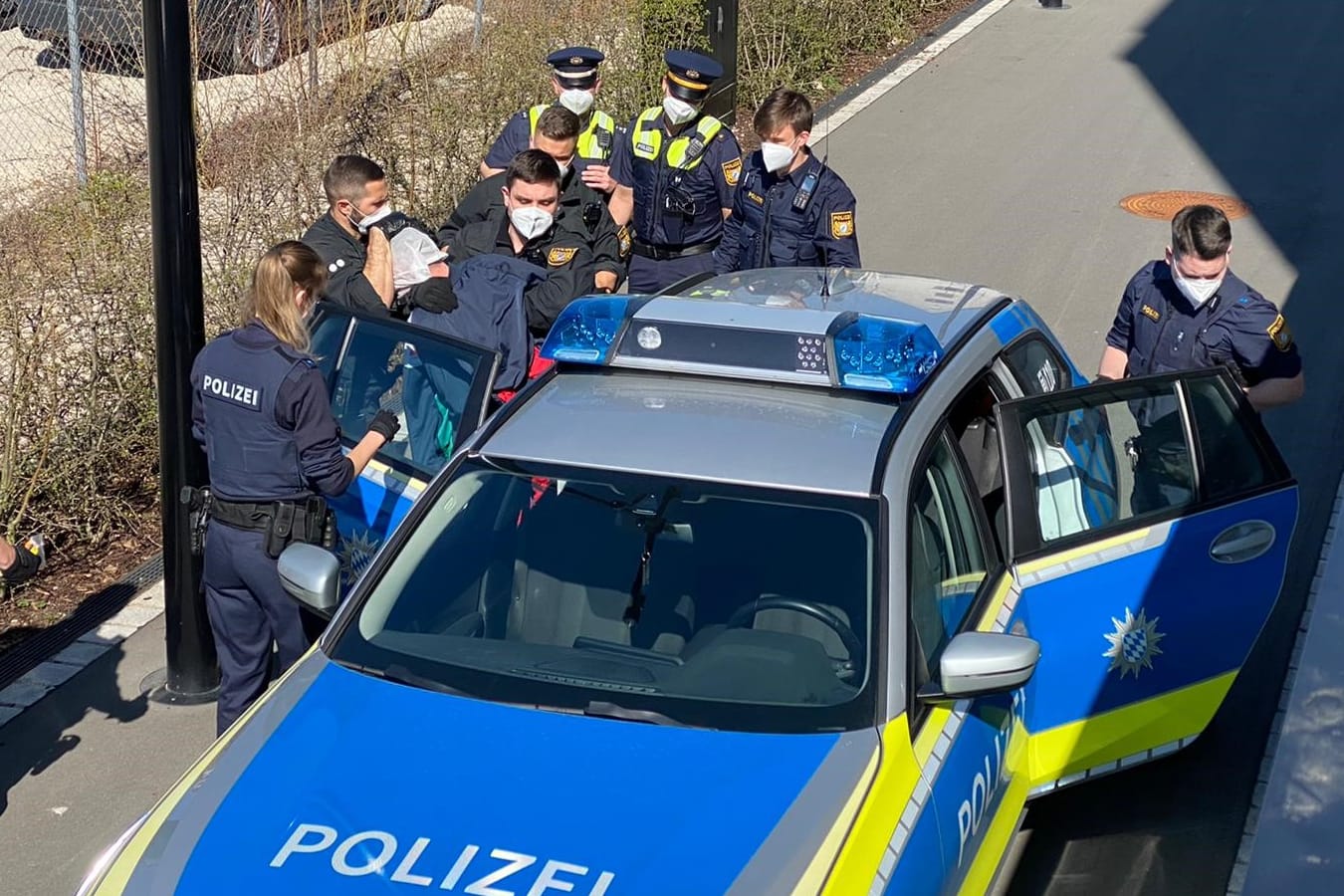 Festnahme vor dem Gericht in Nürnberg: Am Rande des Prozesses gegen den "Drachenlord" kommt es zur Festnahme eines Zeugen.