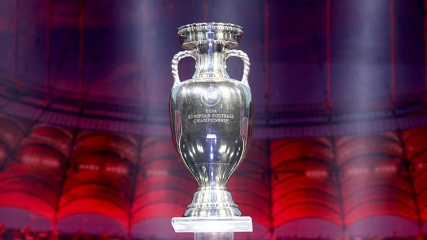 Der Henri-Delaunay-Pokal, die Trophäe für den Europameister.