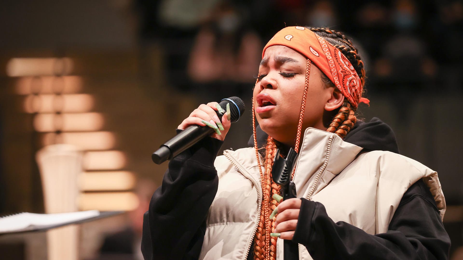 Sängerin Zoe Wees singt im Rahmen eines Konzerts für Fünft- und Sechstklässler in der Elbphilharmonie (Archivbild): Die Popsängerin kommt für ein Friedenskonzert an ihre alte Schule in Hamburg. Sängerin Zoe Wees singt im Rahmen eines Konzerts für Fünft- und Sechstklässler in der Elbphilharmonie (Archivbild): Die Popsängerin kommt für ein Friedenskonzert an ihre alte Schule in Hamburg.