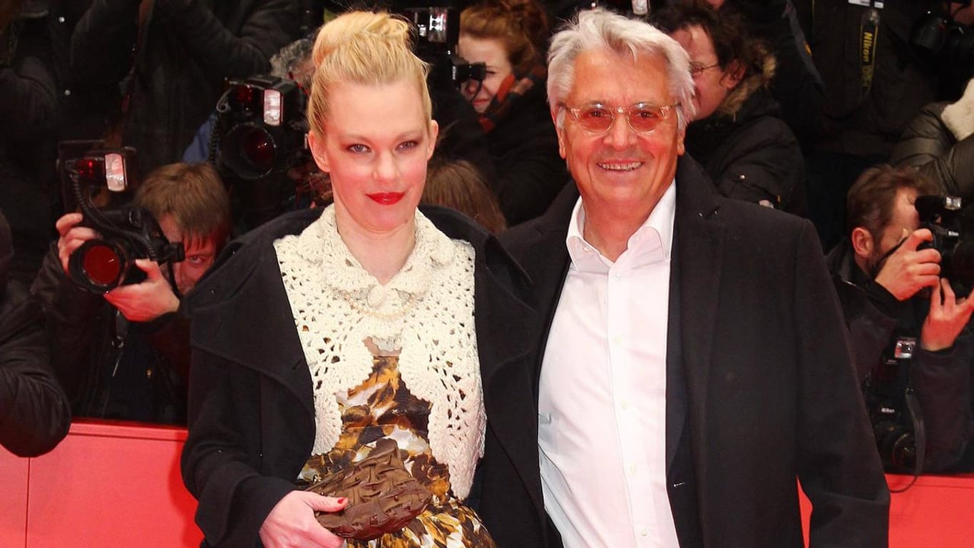 Theresa und Henry Hübchen: Vater und Tochter posieren bei der Berlinale 2012 auf dem roten Teppich.