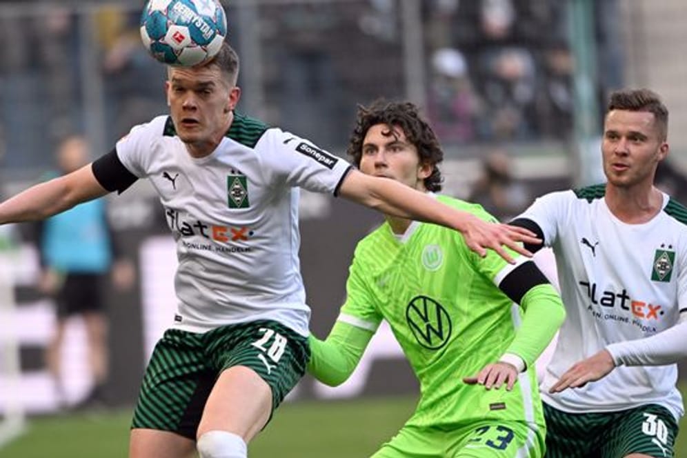 Matthias Ginter (l) wird Borussia Mönchengladbach zum Saisonende ablösefrei verlassen.