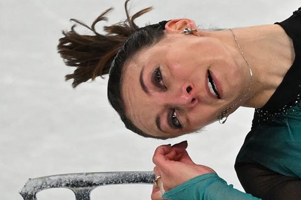 Eiskunstläuferin Nicole Schott in Aktion.
