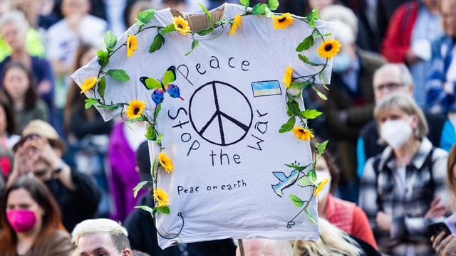 Friedenskundgebung "Peace Please" Friedenskundgebung "Peace Please"