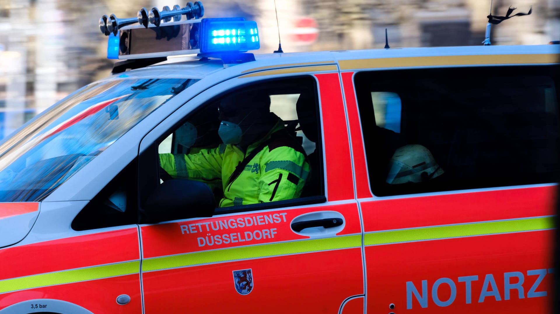 In Halle sind bei einem Auffahrunfall mit einem Bus etwa 20 Kinder leicht verletzt worden (Symbolbild). In Halle sind bei einem Auffahrunfall mit einem Bus etwa 20 Kinder leicht verletzt worden (Symbolbild).