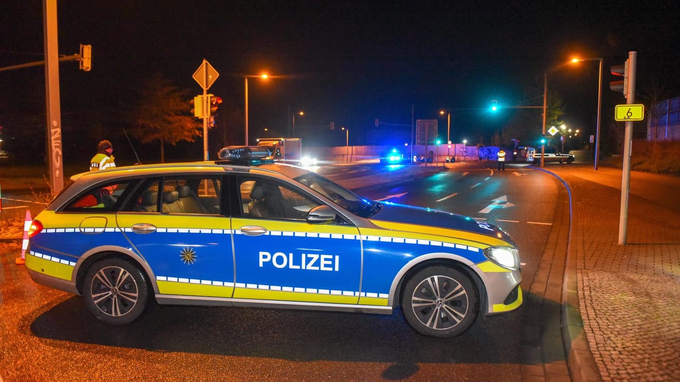 Polizeieinsatz in Leipzig (Archiv): Bei einer Kontrolle im Stadtteil Heiterblick erwischten die Beamten ein kriminelles Duo.