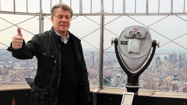 Zu Gast in New York: Otto Rehhagel auf dem Empire State Building.