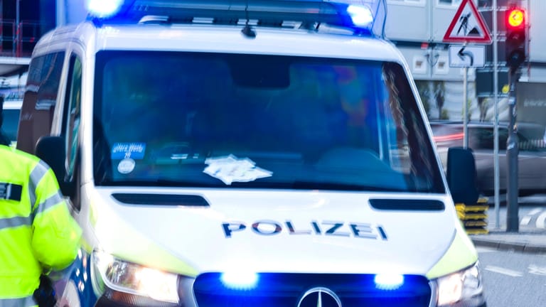Polizeieinsatz in Hamburg (Symbolfoto): In Hamburg-Lohbrügge kam am Mittwoch ein Mann ums Leben.