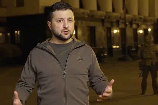 Der ukrainische Präsident Wolodymyr Selenskyj während einer Videoansprache.