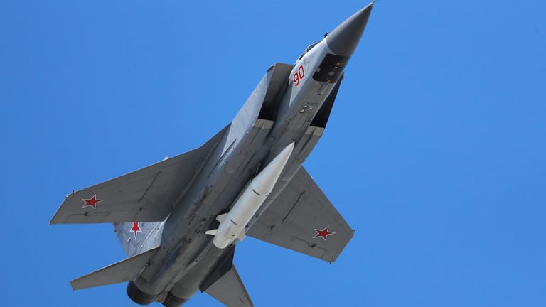 Ein Mikoyan MiG-31 Abfangjäger der russischen Luftwaffe bei einer Übung: Im Ukraine-Krieg hat Russland offenbar noch keine Lufthoheit.