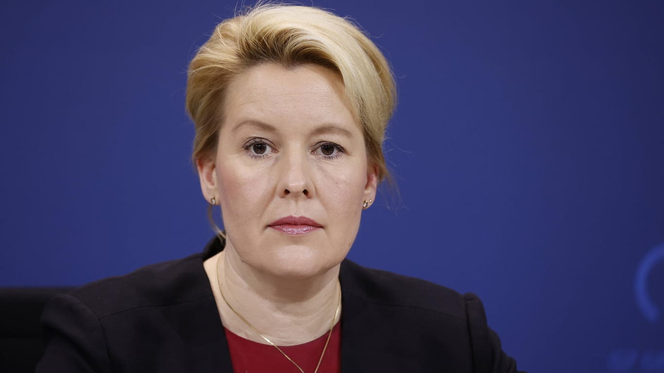 Regierende Bürgermeisterin von Berlin, Franziska Giffey (SPD), in der Bundespressekonferenz (Archivbild): Giffey verliert bei der Bevölkerung an Zustimmung.