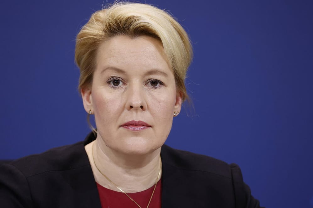Regierende Bürgermeisterin von Berlin, Franziska Giffey (SPD), in der Bundespressekonferenz (Archivbild): Giffey verliert bei der Bevölkerung an Zustimmung.