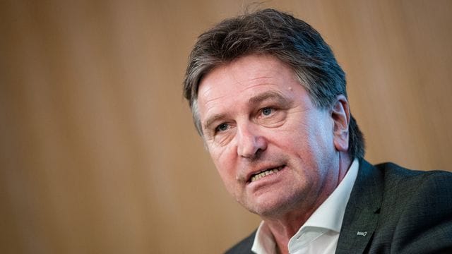 Gesundheitsminister Lucha Gesundheitsminister Lucha