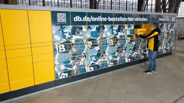 Die Deutsche Bahn und die Deutsche Post wollen 800 Packstationen an Bahnhöfen errichten.