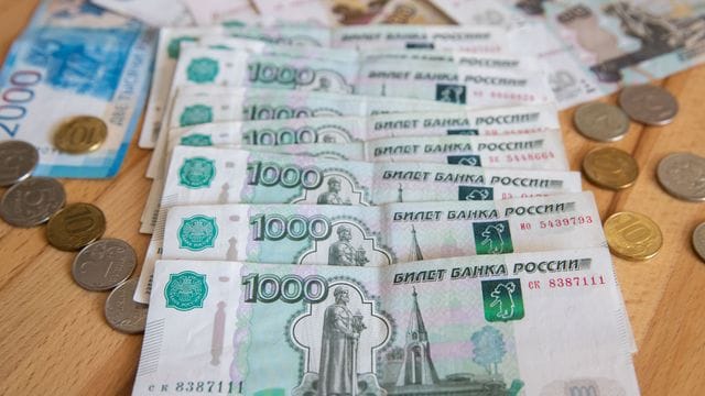 Gaslieferungen aus Russland müssen künftig in Rubel bezahlt werden. Gaslieferungen aus Russland müssen künftig in Rubel bezahlt werden.