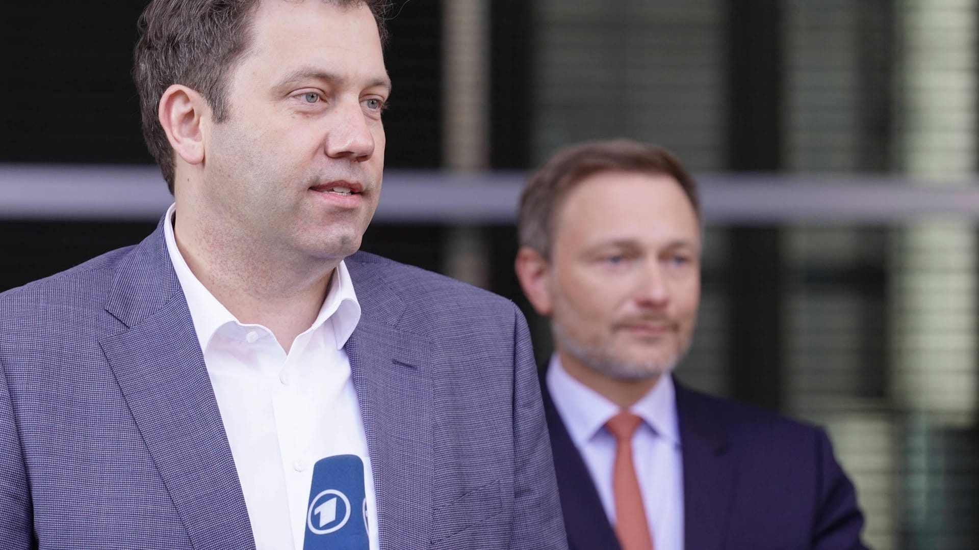 Die Vorsitzenden von zwei der drei Ampelparteien, die das Paket maßgeblich verhandelten: Lars Klingbeil (SPD) und Christian Lindner (FDP).