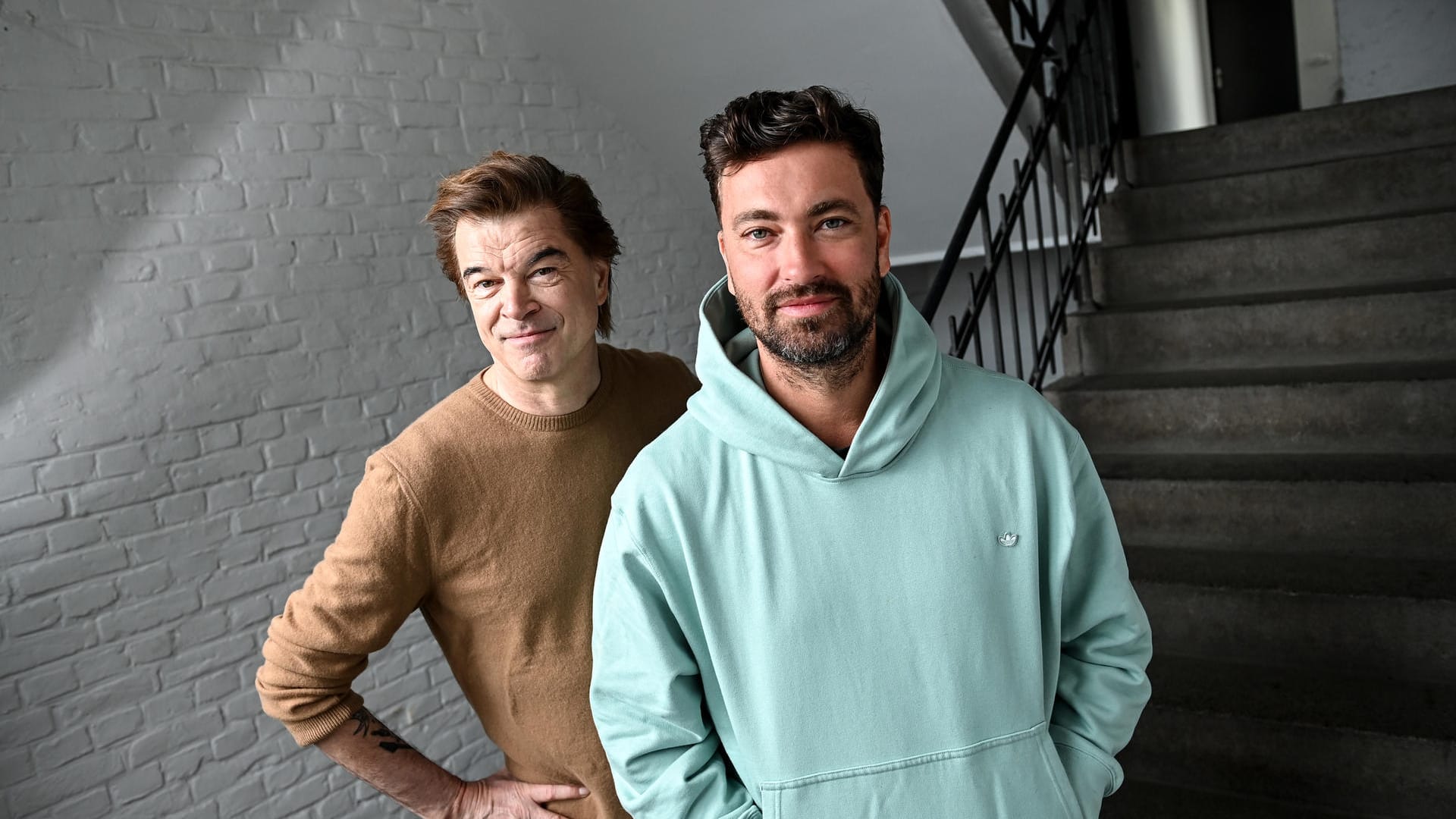 Die Musiker Campino (l) und Marteria: In ihrer gemeinsamen Single spielen die Musikerkollgen und Freund mit Ost-West-Klischees.