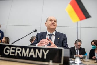 Bundeskanzler Scholz zu Beginn der Sitzung der G7-Staaten in Brüssel.