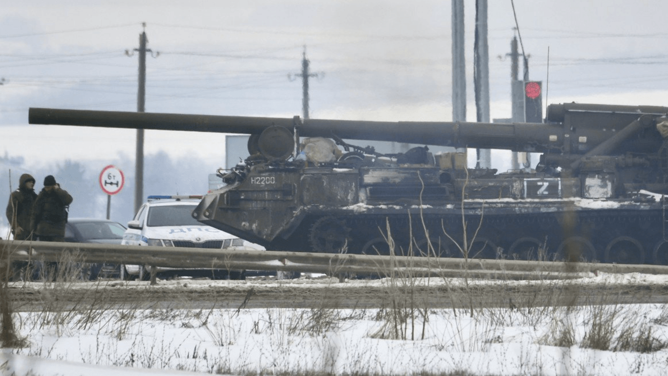 Die russische 2S7M Malka/2S7 Pion kann auch taktische Atomwaffen abfeuern, und ist angeblich bereits in der Ukraine. Das aufgemalte "Z" weist auf einen Einsatz im Krieg hin. Verifizieren lässt sich das Foto nicht.