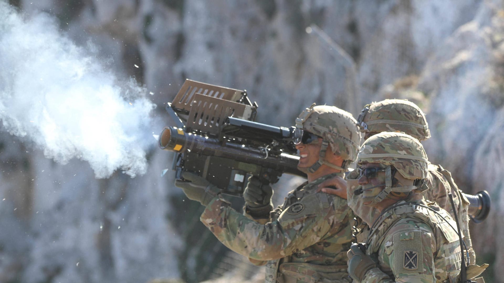 Soldaten schießen eine "Stinger"-Rakete ab (Symbolbild): Die amerikanischen Waffen sind in der Ukraine besonders begehrt.