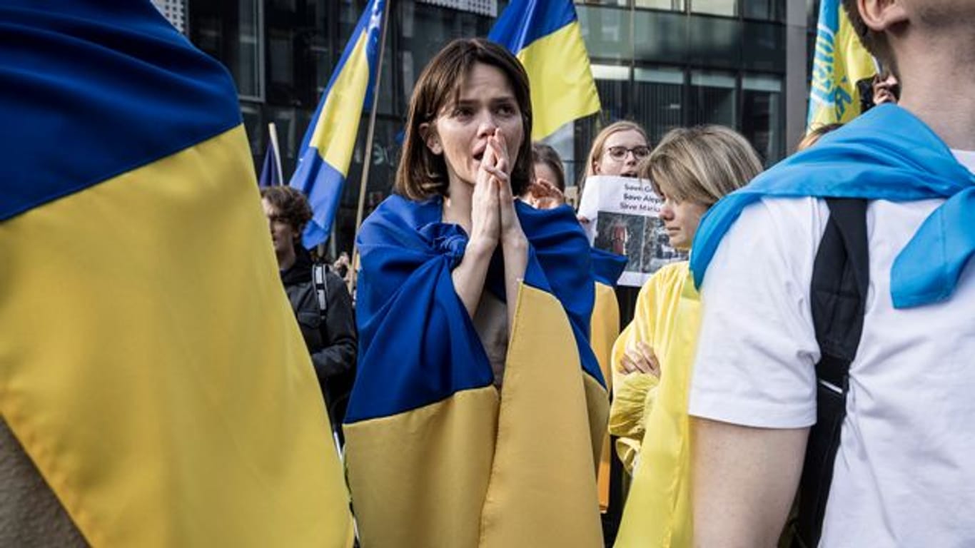 Ukrainer demonstrieren vor dem G7 Treffen und Nato-Sondergipfel in Brüssel.