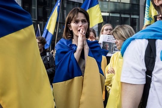 Ukrainer demonstrieren vor dem G7 Treffen und Nato-Sondergipfel in Brüssel.