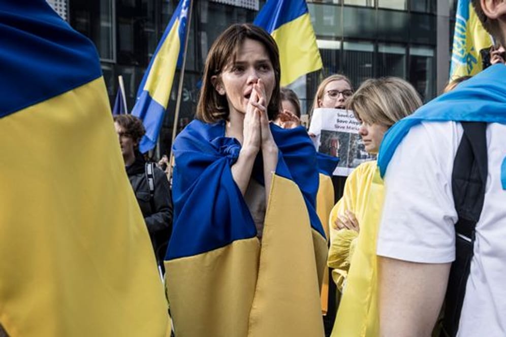 Ukrainer demonstrieren vor dem G7 Treffen und Nato-Sondergipfel in Brüssel.