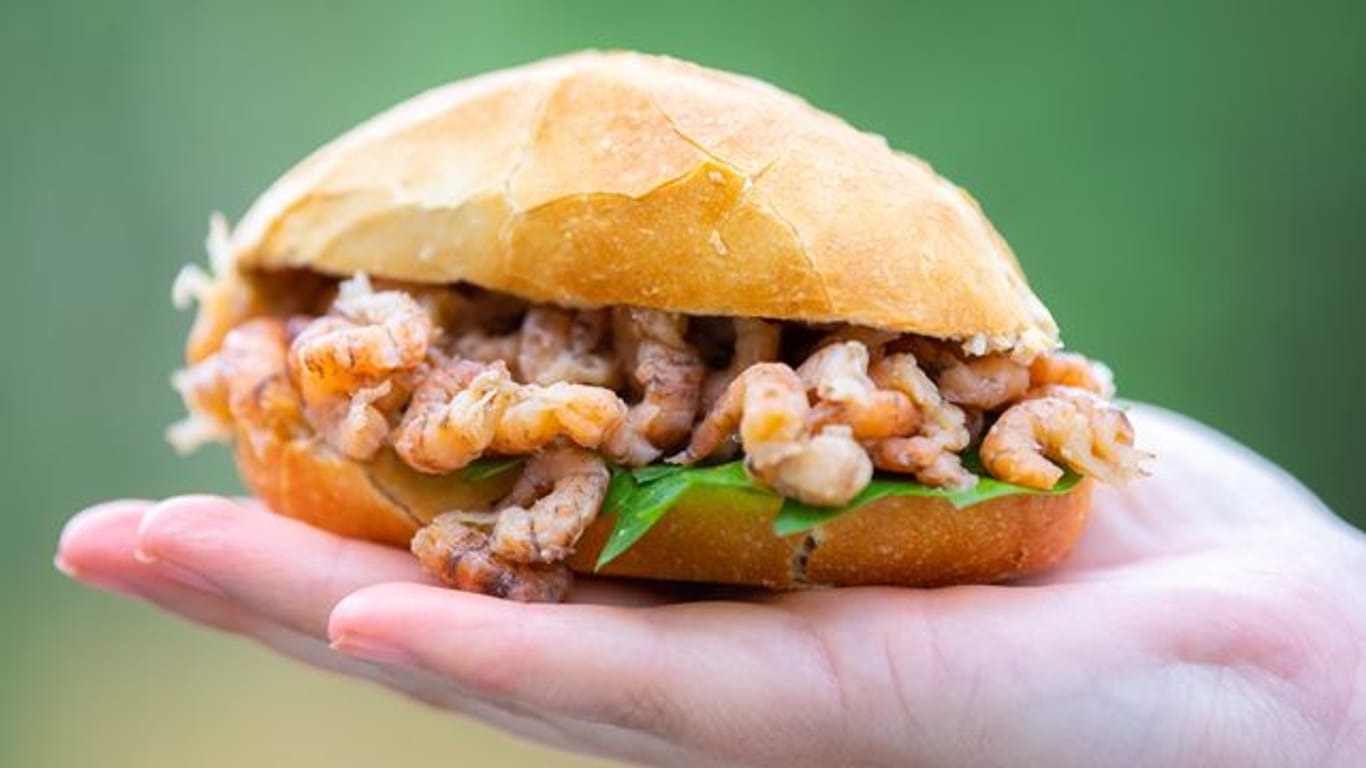 Fertiges Krabbenbrötchen (Symbolfoto): In diesem Sommer klagten Kunden über hohe Preise.