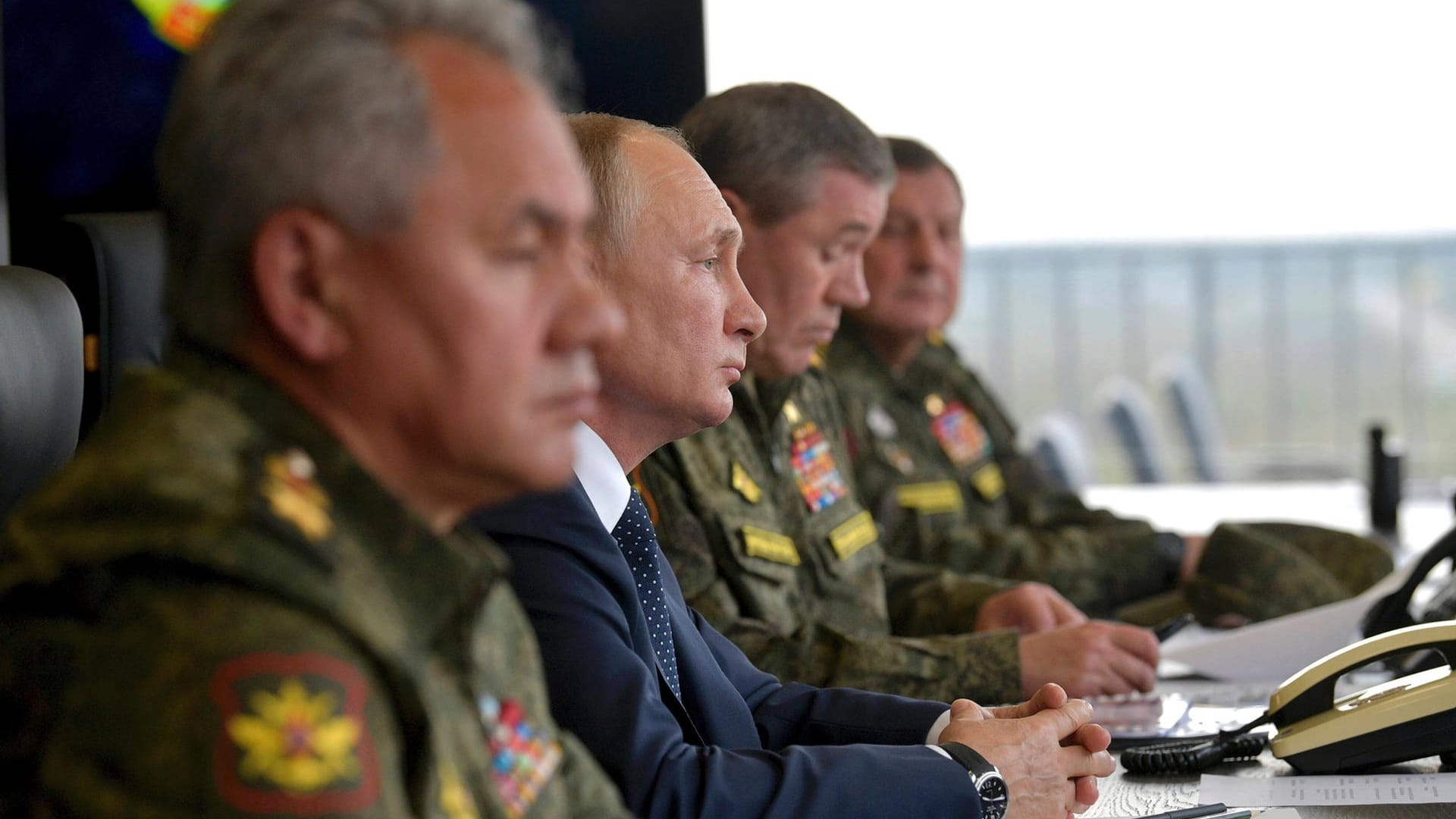 Putin bei einer Militärübung: Russische Hacker infiltrierten bereits mehrfach das Netz des Bundestags.