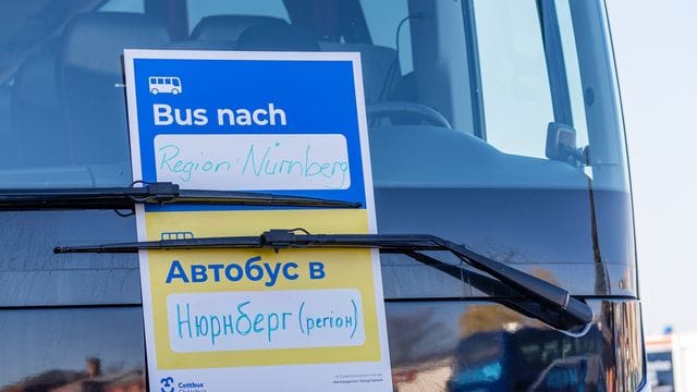 Hilfe beim Start in der neuen Heimat: Geflüchteten aus der Ukraine soll der Zugang zur deutschen Sprache möglichst einfach gemacht werden - das Goethe-Institut will mehr Kurse anbieten. Hilfe beim Start in der neuen Heimat: Geflüchteten aus der Ukraine soll der Zugang zur deutschen Sprache möglichst einfach gemacht werden - das Goethe-Institut will mehr Kurse anbieten.