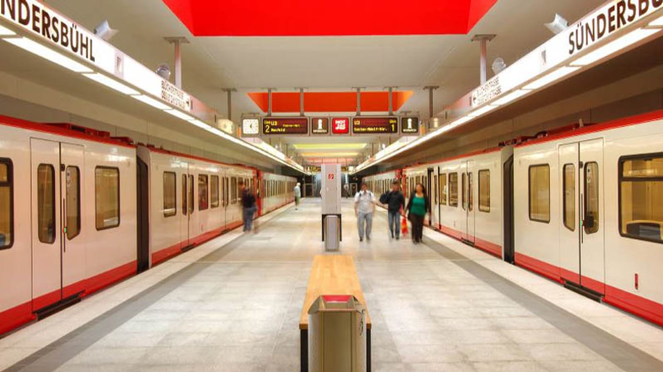 U-Bahnen am Bahnhof Sündersbühl (Symbolfoto): Die VAG prüft, ob und wann das von der Bundesregierung beschlossene "9 für 90"-Ticket auch in Nürnberg gelten kann.