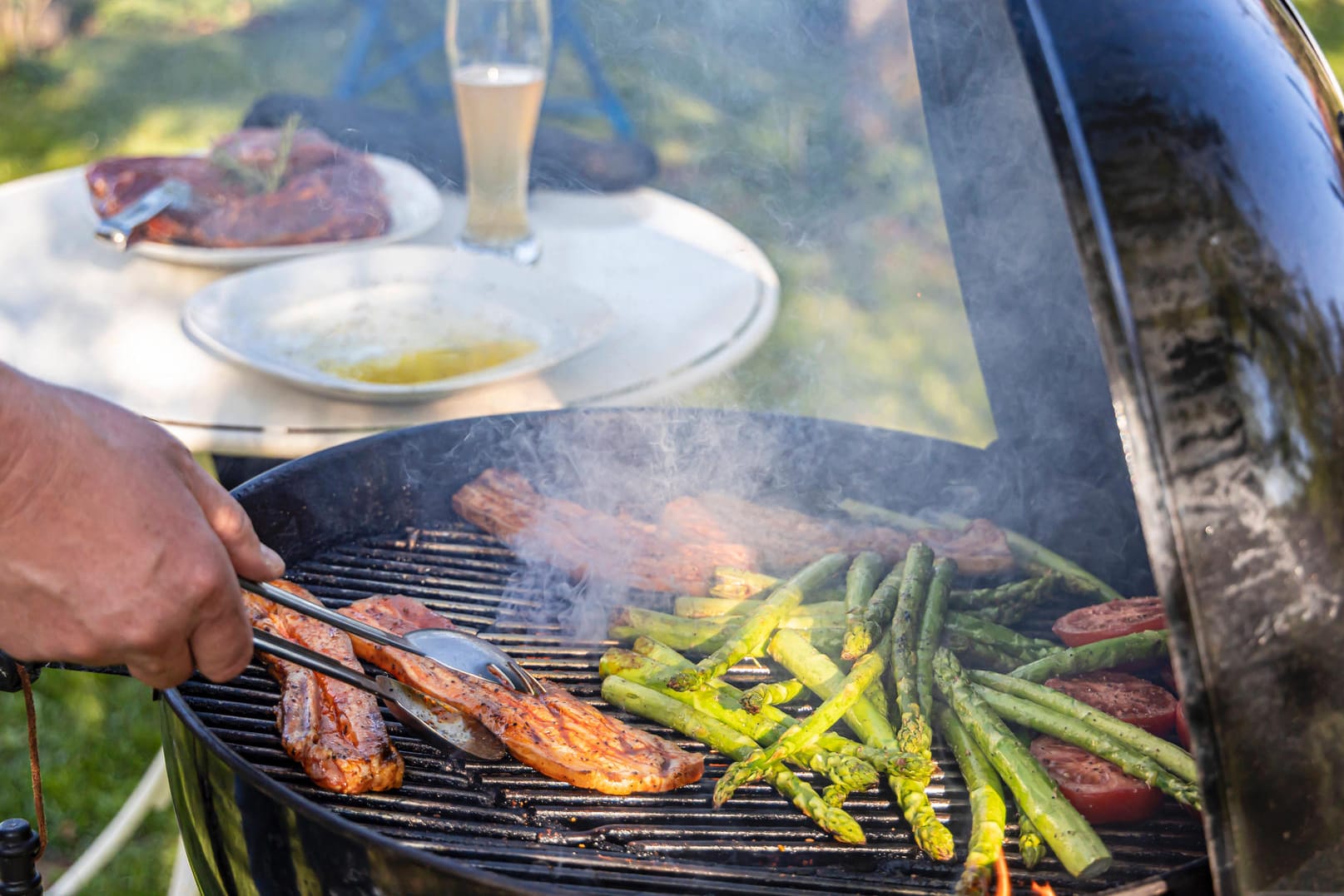 Bei Otto ist heute ein Holzkohle-Kugelgrill von Weber für unter 150 Euro im Angebot.