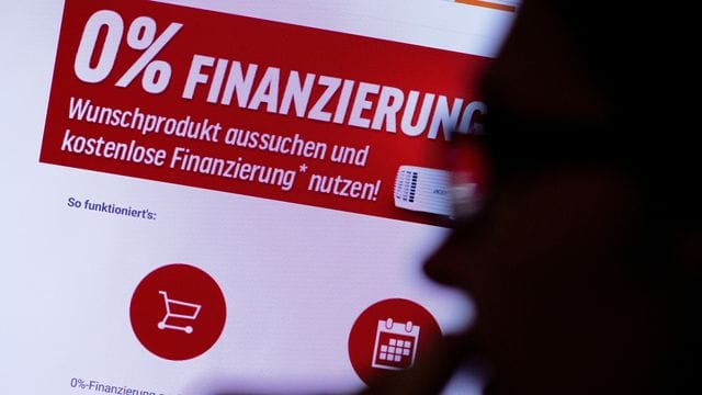 Kauf jetzt, zahl später: Bei solchen Finanzierungsangeboten findet Verbraucherschützern zufolge oft keine Kreditwürdigkeitsprüfung statt. Kauf jetzt, zahl später: Bei solchen Finanzierungsangeboten findet Verbraucherschützern zufolge oft keine Kreditwürdigkeitsprüfung statt.