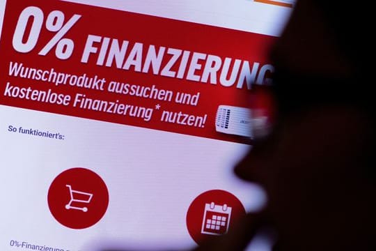 Kauf jetzt, zahl später: Bei solchen Finanzierungsangeboten findet Verbraucherschützern zufolge oft keine Kreditwürdigkeitsprüfung statt. Kauf jetzt, zahl später: Bei solchen Finanzierungsangeboten findet Verbraucherschützern zufolge oft keine Kreditwürdigkeitsprüfung statt.